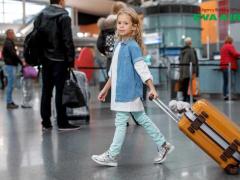 Kinh nghiệm thực tế cho trẻ em đi máy bay EVA Air an toàn